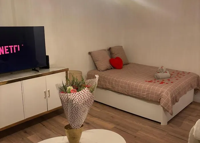 Le Cocon - Paris - Netflix - Parking