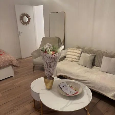 Le Cocon - Paris - Netflix - Parking