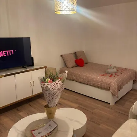 Le Cocon - Paris - Netflix - Parking